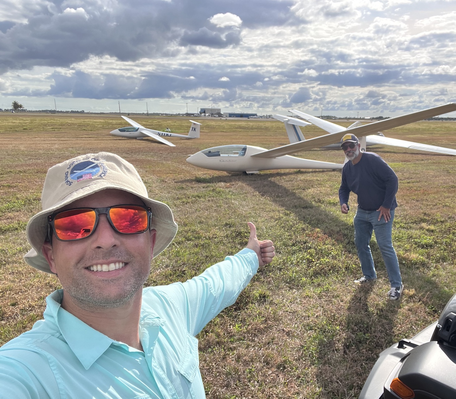 Pilots Ernesto and Alfonso after retrieving gliders