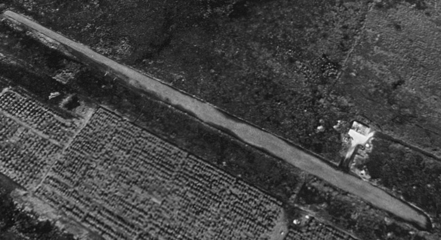 Kendall Gliderport unpaved runway, 1994 aerial looking northwest