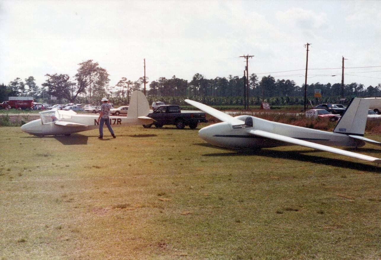Schweizer 1-26 on the grass at Homestead