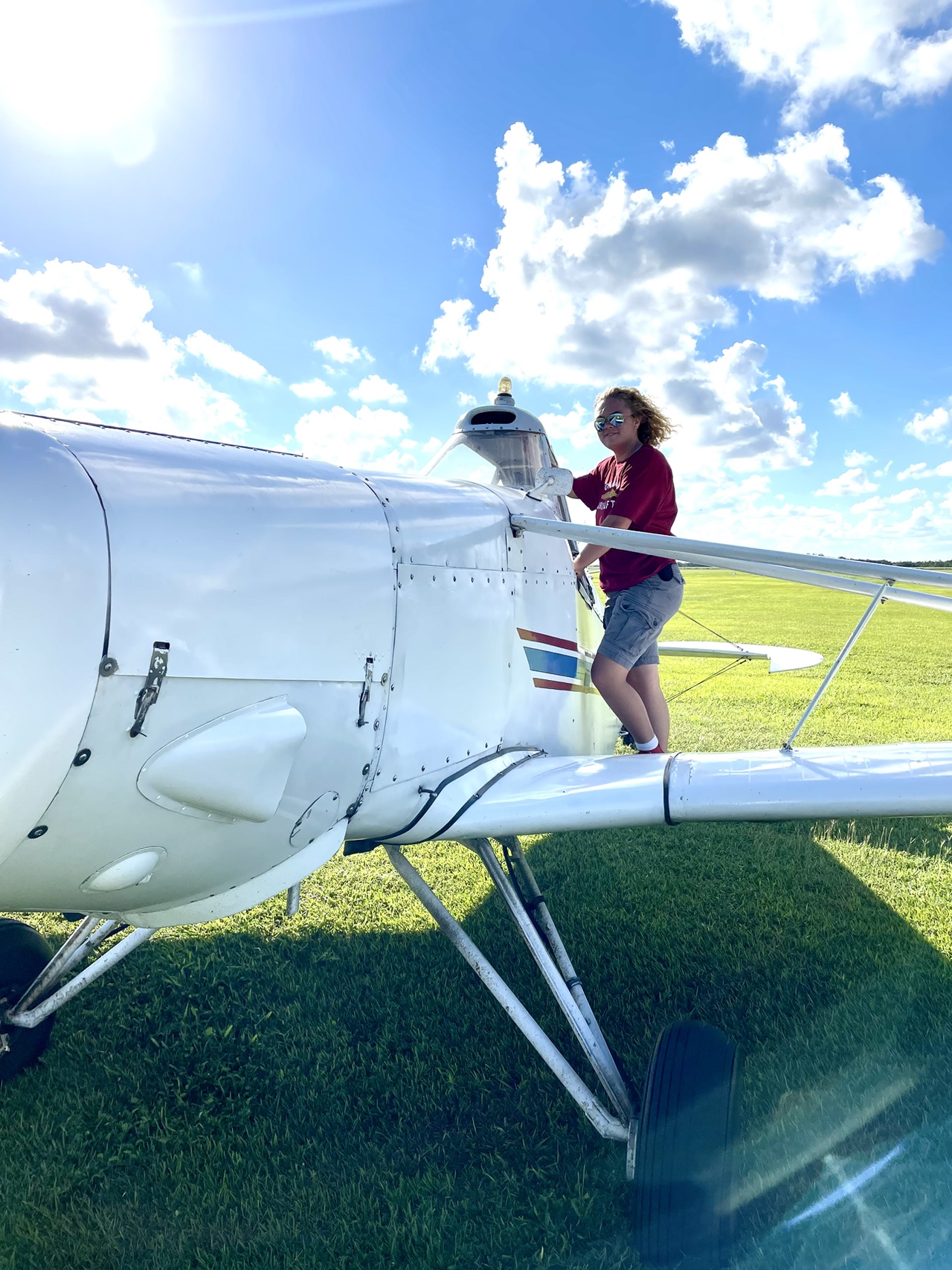 Pilot Julia with the Pawnee towplane